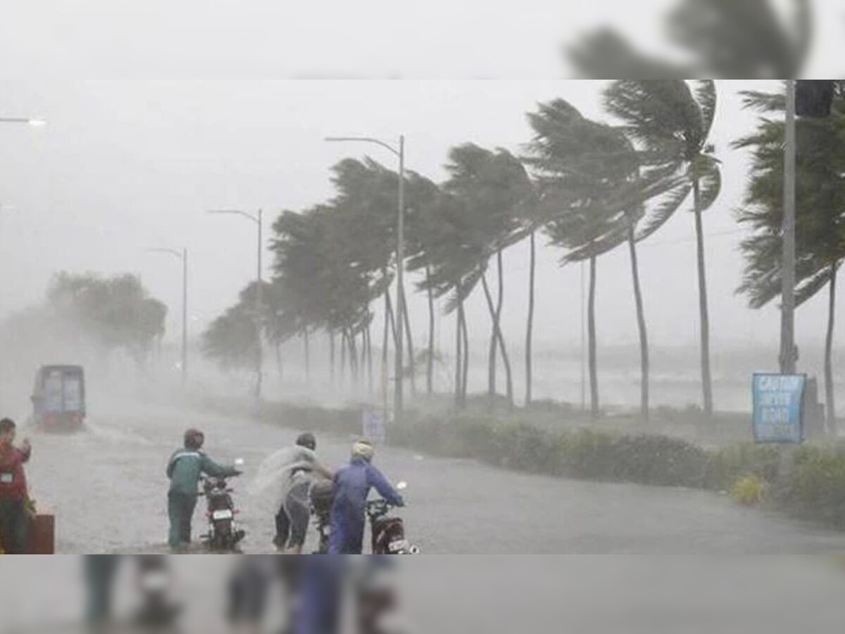 Cyclone Gulab: ओडिशा-आंध्र प्रदेश में जोरदार बारिश शुरू, श्रीकाकुलम से 1100 लोगों को किया गया रेस्क्यू