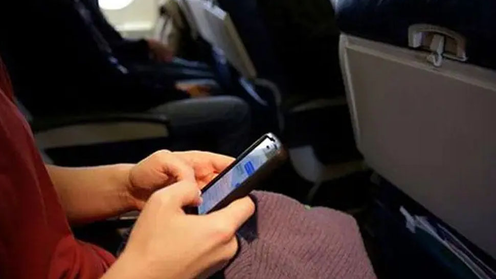 प्लेन में नहीं मिला अरबी शेख का Mobile Signal, पायलट से बोला- फ्लाइट लैंड करवाओ प्लेन में नहीं मिला अरबी शेख का Mobile Signal, पायलट से बोला- फ्लाइट लैंड करवाओ
