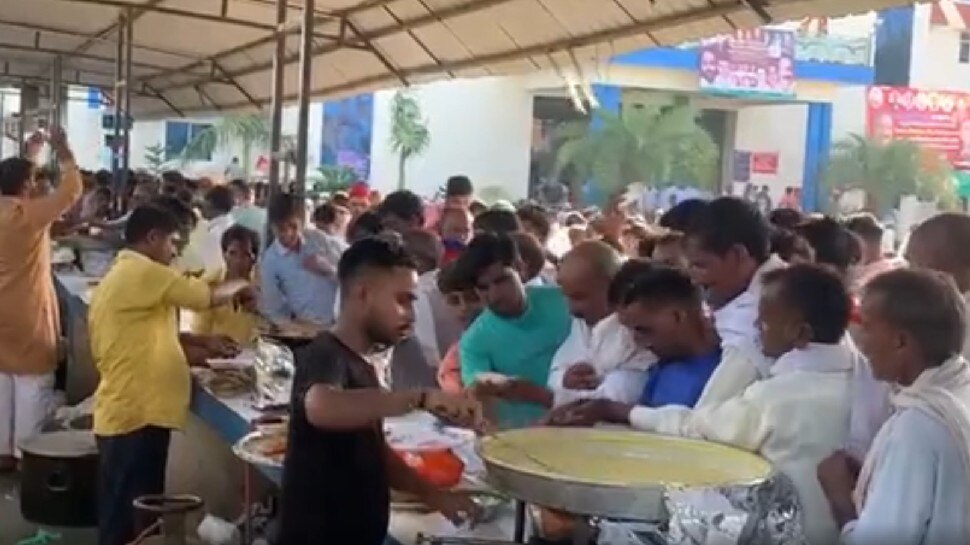 SC-ST को जनसंख्या वृद्धि का जिम्मेदार बताने वाले SP विधायक का जागा दलित प्रेम, अब करा रहे महाभोज