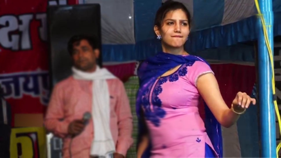 Haryanvi Dance Video: पिंक ड्रेस में जब स्टेज पर बोल्ड मूव्स करने लगीं सपना चौधरी, मचल उठे कुंवारे