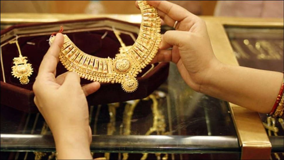 Gold Price Today: सोना खरीदने का गोल्डन चांस! 10 हजार से ज्यादा सस्ता हुआ गोल्ड, जानिए लेटेस्ट रेट