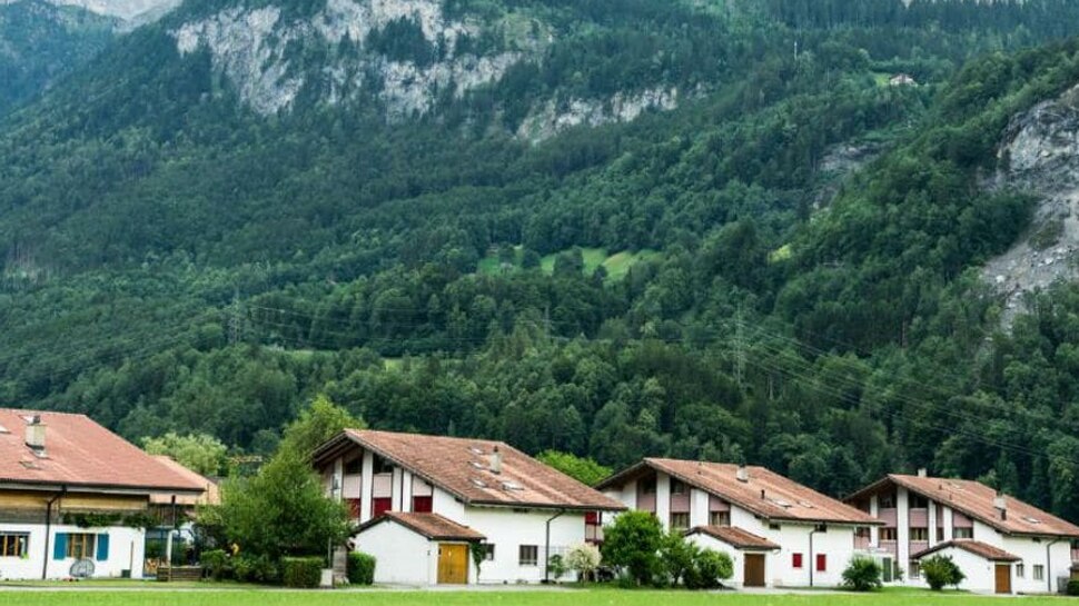 दो देशों में फैला अनोखा होटल Arbez Franco Suisse hotel