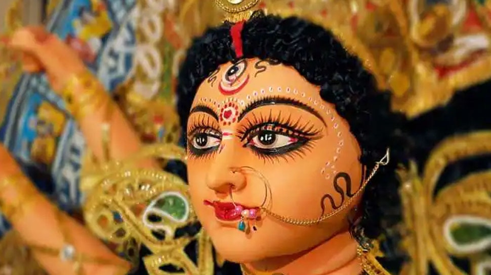 Navratri Dress: नवरात्रि में किस दिन कौन से रंग के कपड़े पहनना माना जाता है शुभ