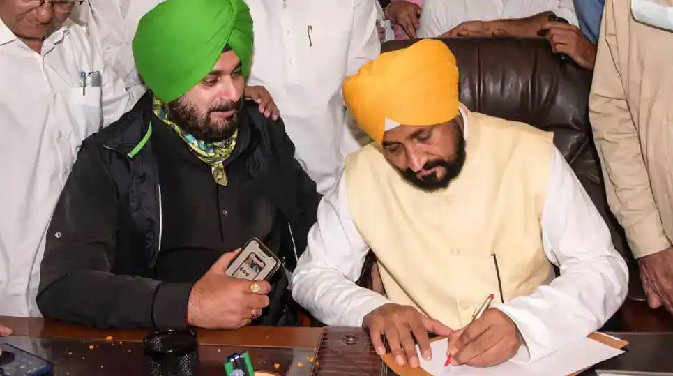 Punjab Congress: CM चरणजीत चन्नी से बातचीत को तैयार हुए सिद्धू, 3 बजे होगी मीटिंग