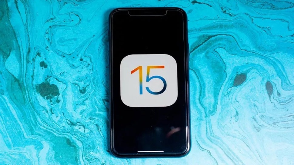 Apple Users Complain of many Bugs after iOS 15 Update Photos Getting Deleted Automatically Siri Removes Voice Assistant Features among others | Apple यूजर्स को iOS 15 के 'Bugs' ने किया परेशान, फोटो खुद हो रही हैं डिलीट, जानिए - Vimarsana News