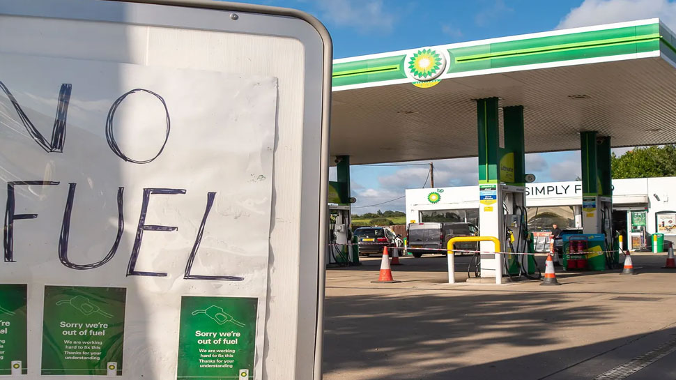 Fuel Crisis: ब्रिटेन में क्यों गहराया तेल का संकट? सामने आई सबसे बड़ी वजह