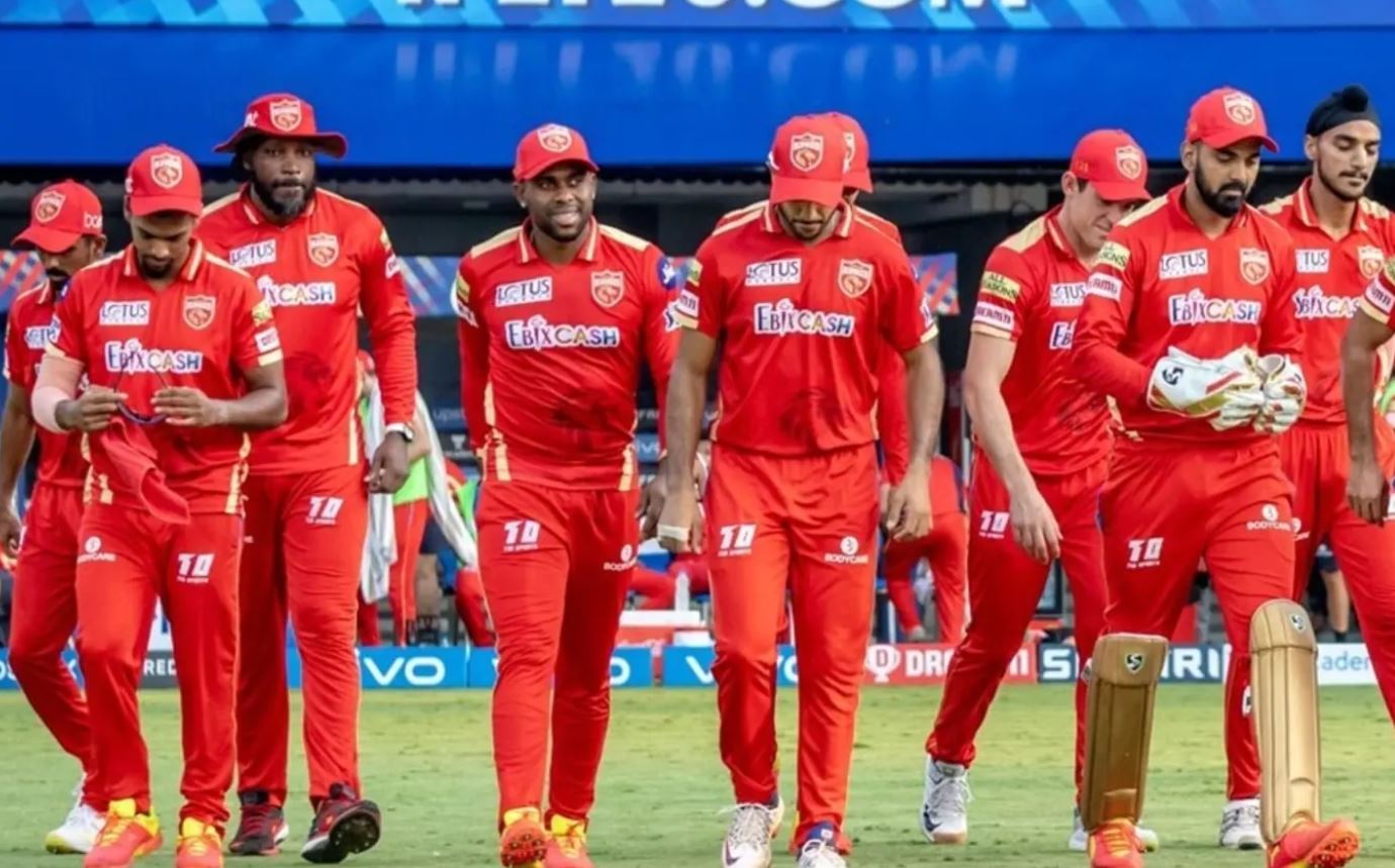 IPL में पंजाब के लिए आई बुरी खबर, बीच मझधार में छोड़कर निकला ये विस्फोटक बल्लेबाज