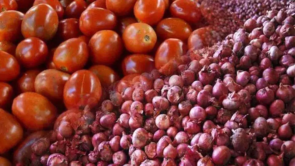 Tomato Price Rise: टमाटर हुआ 17 गुना महंगा, प्याज के भी बढ़ रहे भाव; जानिए क्यों बढ़ रहे हैं कीमतें