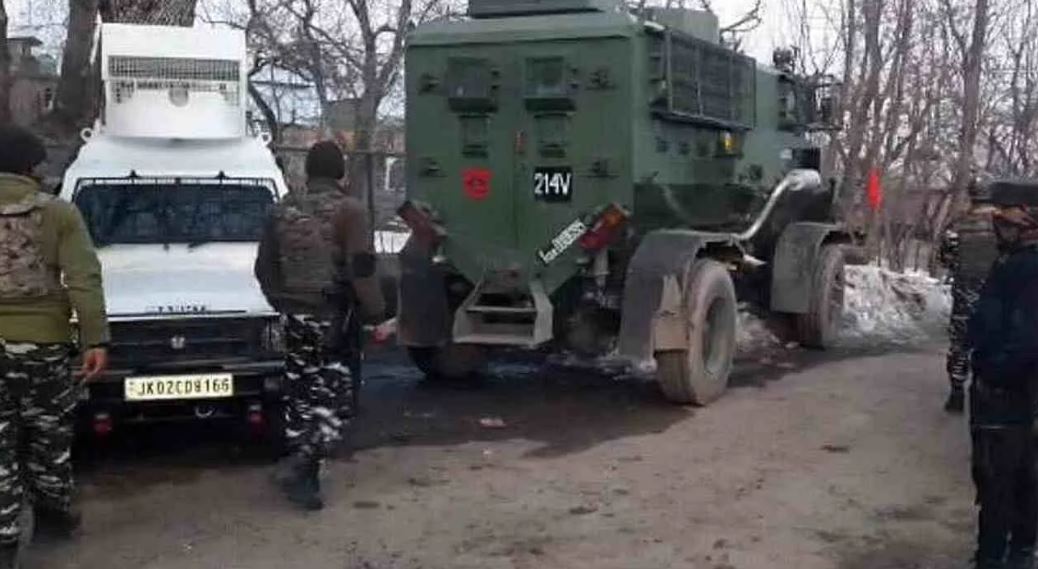 जम्मू-कश्मीर: शोपियां में हुई सुरक्षाबलों के साथ मुठभेड़, मार गिराया आतंकी