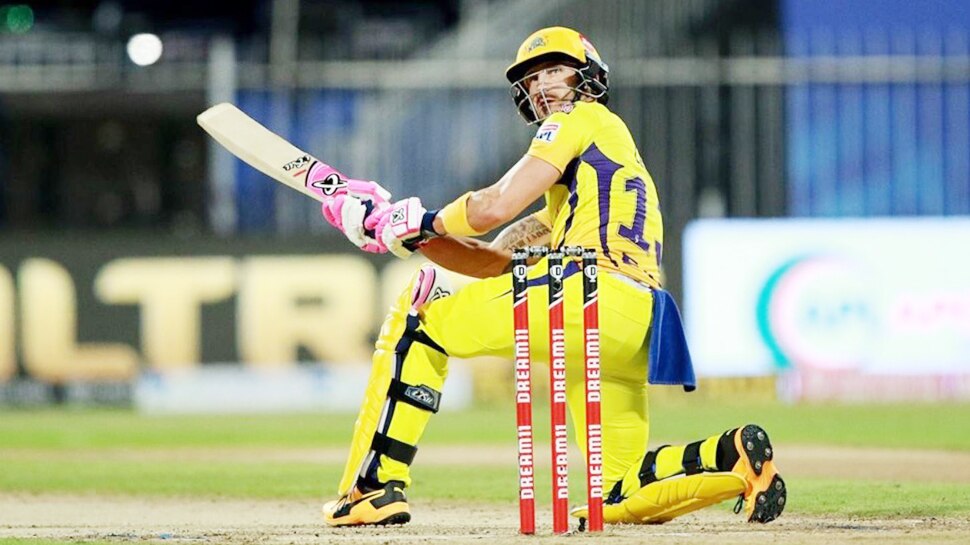 डु प्लेसिस का आसमानी छक्का देख फैंस के खड़े हुए रोंगटे, स्टेडियम की छत पर जा गिरी गेंद