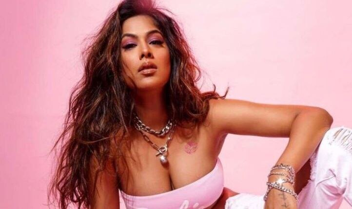 निया शर्मा ने फिर पार की बोल्डनेस की हदें, सिर्फ टॉवल पहने शेयर की फोटो