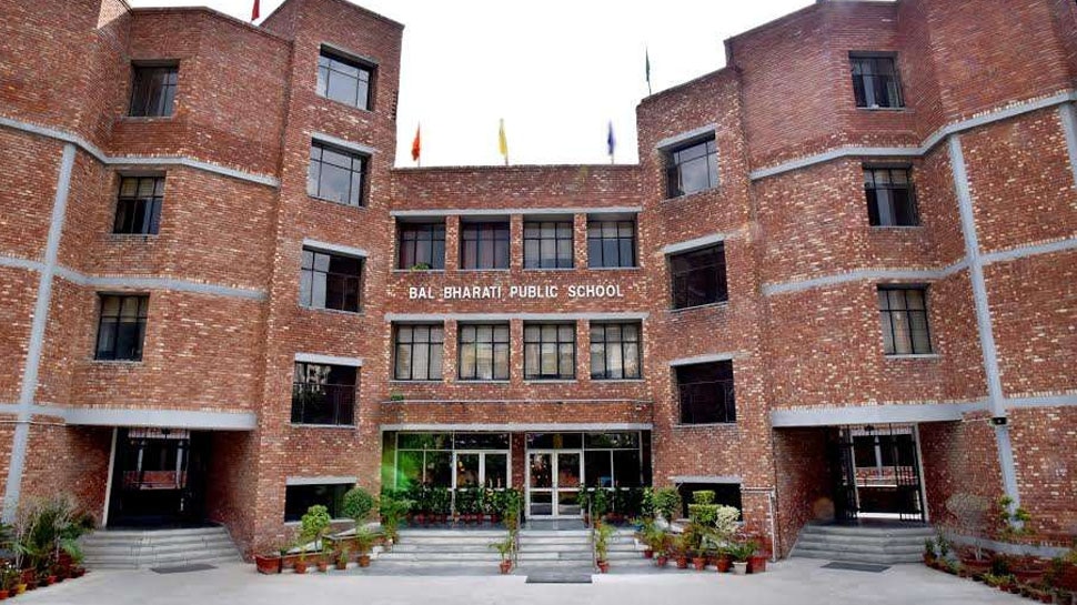 पैरंट्स से मनमानी फीस वसूलना पड़ा भारी, दिल्ली में पीतमपुरा के बाल भारती स्कूल की मान्यता रद्द