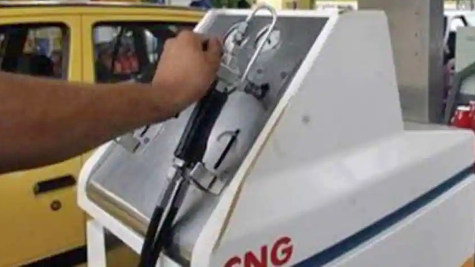 CNG Price Hike: पेट्रोल-डीजल के बाद सीएनजी के दाम भी बढ़े, जानें आपके शहर में कितनी हुई कीमत