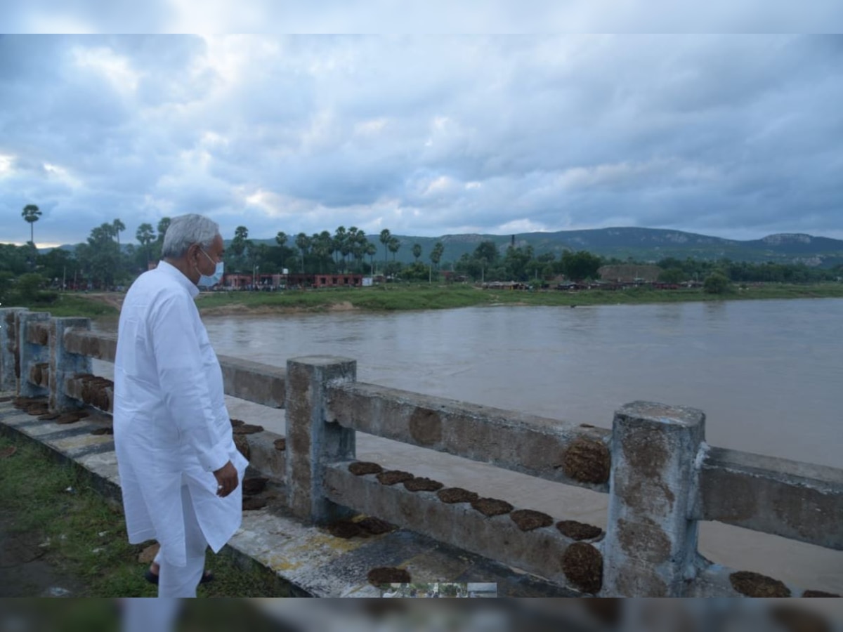  सीएम नीतीश ने नालंदा और नवादा के बाढ़ प्रभावित इलाकों का किया दौरा.