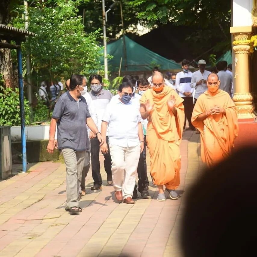 dilip joshi joined Ghanshyam Nayak last rites