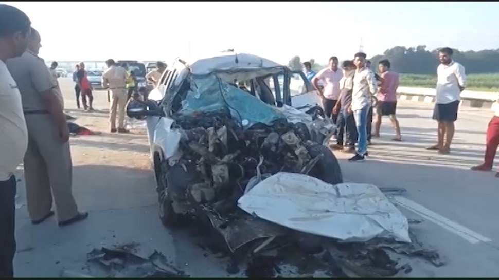Road Accident fierce accident on delhi meerut expressway five people ...