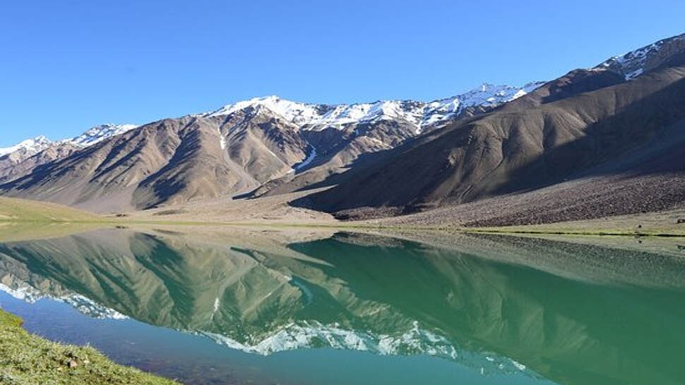 Chandrataal Lake: दिन में कई बार रंग बदलती है ये झील, यहां आना हो तो जान लें ये सबसे जरूरी बात