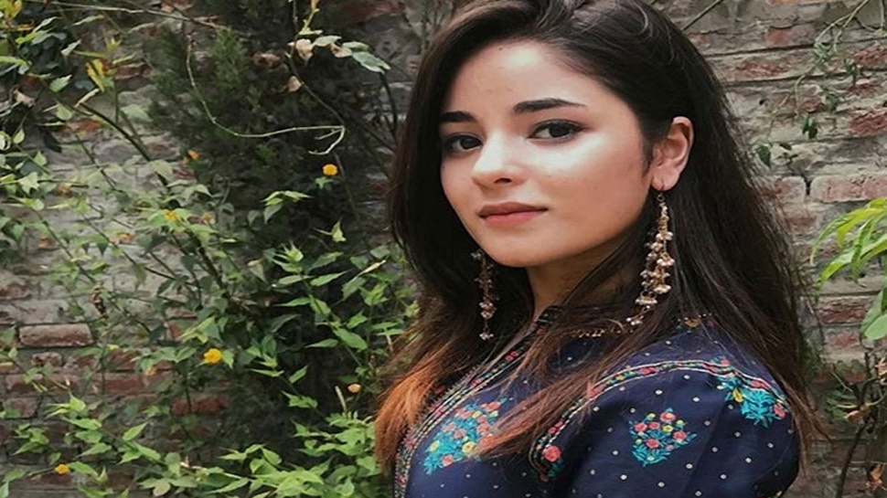 Bollywood छोड़ने के बाद Zaira Wasim ने शेयर की पहली फोटो, बदला लगा अंदाज़