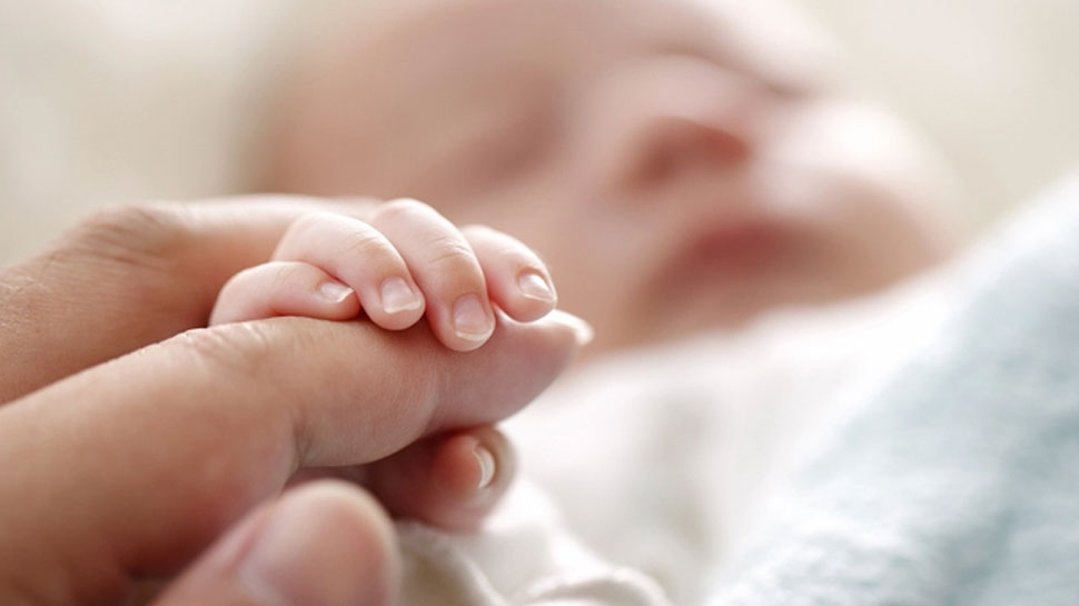 कोमा में चल रही महिला ने बच्चे को दिया जन्म, डॉक्टर भी पड़ गए सोच में