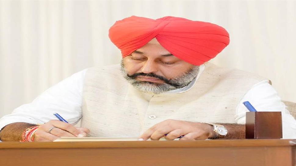 Cabinet Minister Gurkirat Kotli is embroiled in a 28-year-old molestation case | 27 ਸਾਲ ਪੁਰਾਣੇ ਛੇੜਛਾੜ ਦੇ ਮਾਮਲੇ 'ਚ ਘਿਰੇ ਕੈਬਨਿਟ ਮੰਤਰੀ ਗੁਰਕੀਰਤ ਕੋਟਲੀ | Hindi News, Zee PHH Politics