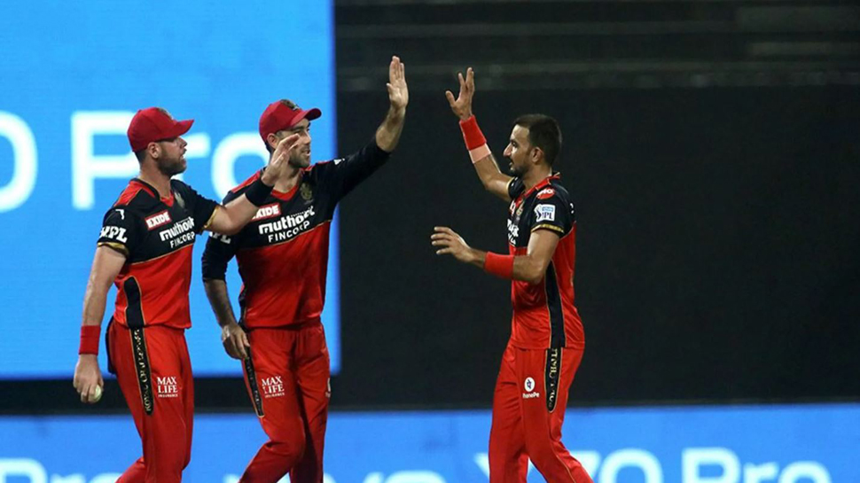IPL 2021: RCB के इस धुरंधर ने तोड़ा बुमराह का रिकॉर्ड, ऐसा करने वाले पहले भारतीय बॉलर बने