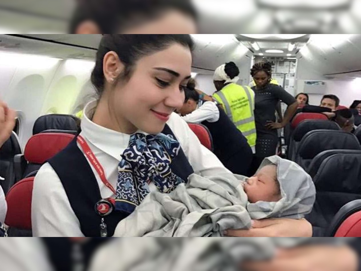 2017 में फ्लाइट में पैदा हुए बच्चे की एक तस्वीर (Image: Turkish Airlines)