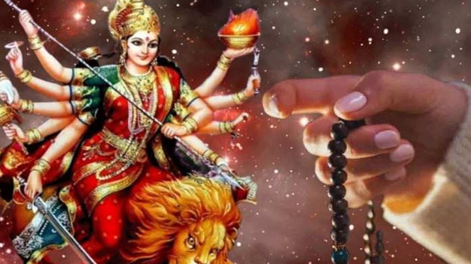 Durga Saptashati Paath: नवरात्रि में पुण्य हासिल करने के लिए इस तरह करें सप्तशती का पाठ, देवी की बरसेगी कृपा
