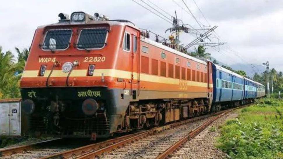 रेलवे ने बढ़ाई कोविड प्रोटोकोल के पालन की अविध; ऐसा नहीं करने पर लगेगा 500 का जुर्माना