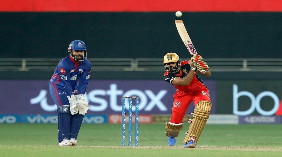 RCB VS DC: आखिरी गेंद पर छक्का जड़कर भरत ने दिलाई बैंगलोर को करिश्माई जीत