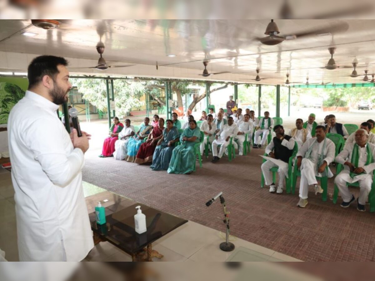 तेजस्वी यादव ने राजद विधायकों के साथ बैठक की. (तस्वीर साभार-@yadavtejashwi)