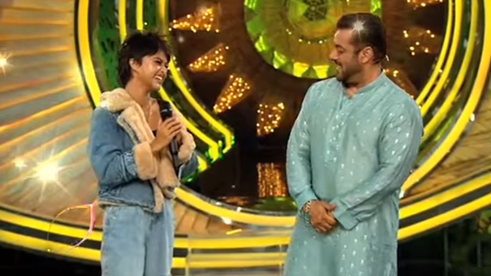 Bigg Boss 15: लड़खड़ाती जुबान से जब सलमान खान ने गाया 'मनिहारी' सॉन्ग, फनी है वीडियो