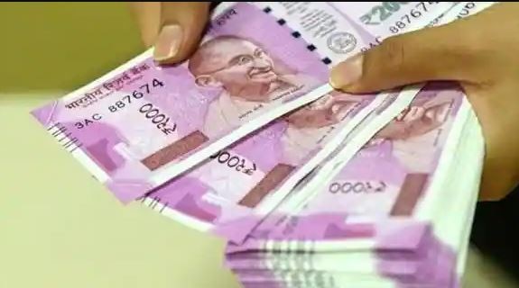 7th Pay Commission: एक करोड़ केंद्रीय कर्मचारियों के लिए खुशखबरी, सैलरी में होगा 90 हजार का इजाफा