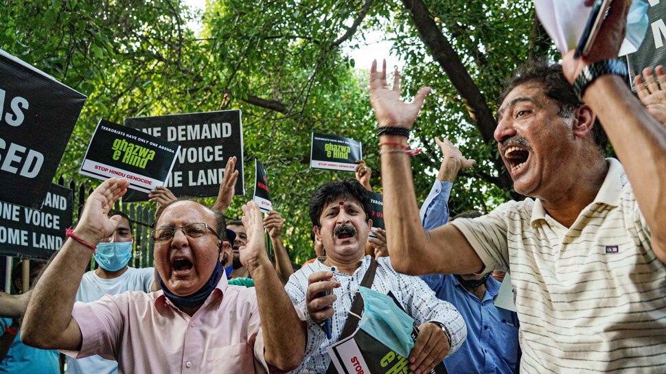 कश्मीरी पंडितों का दिल्ली में प्रदर्शन, घाटी में हिंदू-सिखों की हत्याओं पर जताया गुस्सा