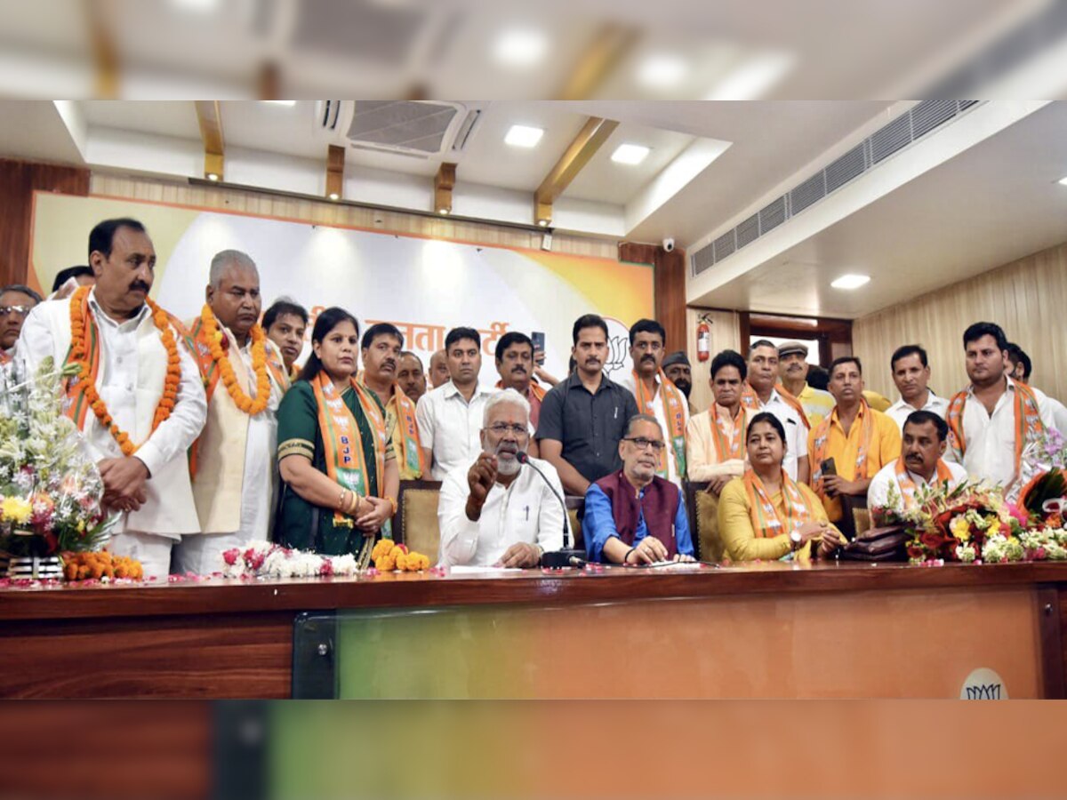 भाजपा प्रदेश मुख्यालय में कई दलों के नेताओं को प्रदेश अध्यक्ष स्वतंत्र देव सिंह के साथ प्रदेश प्रभारी राधा मोहन सिंह ने बीजेपी की सदस्यता दिलाई.