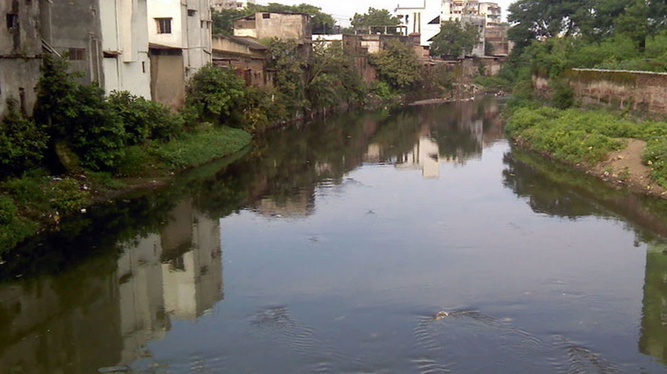 80 साल का बुजुर्ग बार-बार कर रहा था दुकानदार की पत्नी के साथ सोने की डिमांड, जानें फिर क्या हुआ