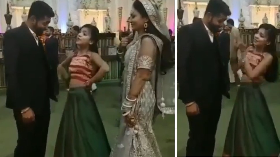 Jija Sali News: छोटी साली ने कैमरे के सामने जीजाजी को कुछ यूं समझाया, देखते ही रह गई बड़ी बहन Jija Sali News: छोटी साली ने कैमरे के सामने जीजाजी को कुछ यूं समझाया, देखते ही रह गई बड़ी बहन