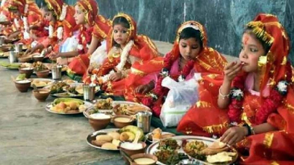 Navratri 2021: नवरात्रि के समापन पर करें कन्याओं का पूजन, जानें सही तरीका और नियम