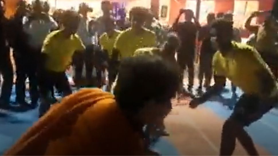 BJP सांसद प्रज्ञा ठाकुर ने कबड्डी के मैदान में आजमाया हाथ, कांग्रेस ने उठाए सवाल, 'कोर्ट में अगली पेशी कब है'? BJP सांसद प्रज्ञा ठाकुर ने कबड्डी के मैदान में आजमाया हाथ, कांग्रेस ने उठाए सवाल, 'कोर्ट में अगली पेशी कब है'?