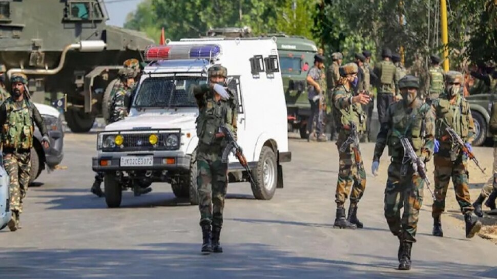 जम्मू कश्मीर: सर्च ऑपरेशन के दौरान आतंकियों ने सेना पर किया हमला, JCO समेत 2 जवान शहीद