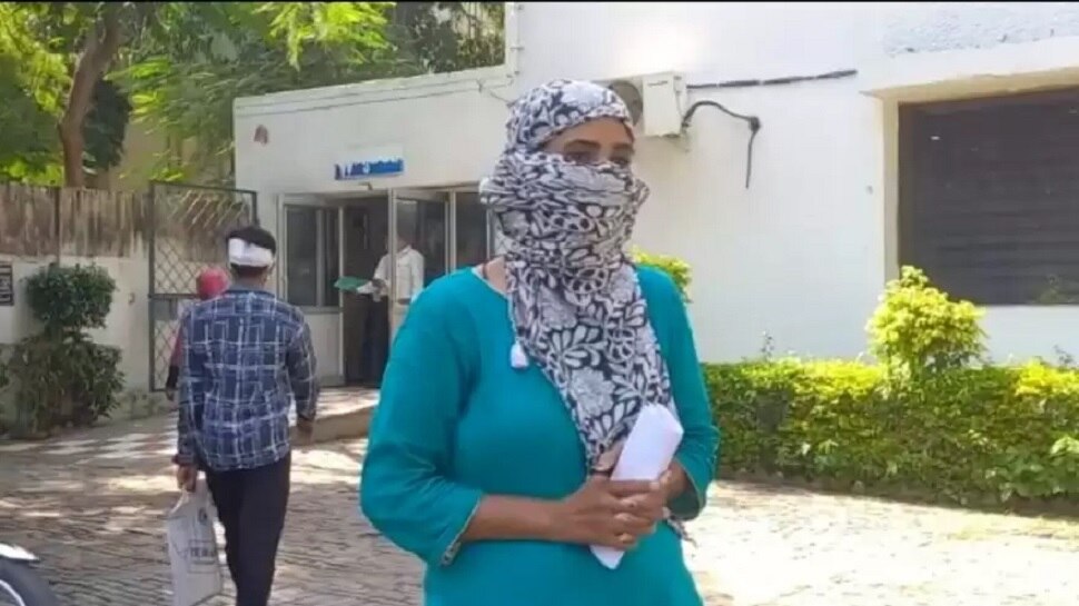 मेरठ: युवती ने दरोगा पर लगाया 3 साल तक दुष्कर्म करने का आरोप, एसएसपी से न्याय की गुहार