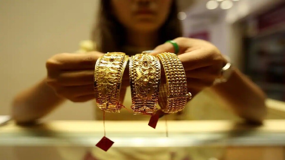Gold Price Today: त्योहारी सीजन पर बढ़ी सोने-चांदी की मांग, फटाफट जानें दशहरे पर 10 ग्राम गोल्ड का रेट