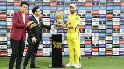 4 बार IPL खिताब जीतकर एमएस धोनी ने बनाया रिकॉर्ड, लेकिन रोहित शर्मा से अब भी पीछे