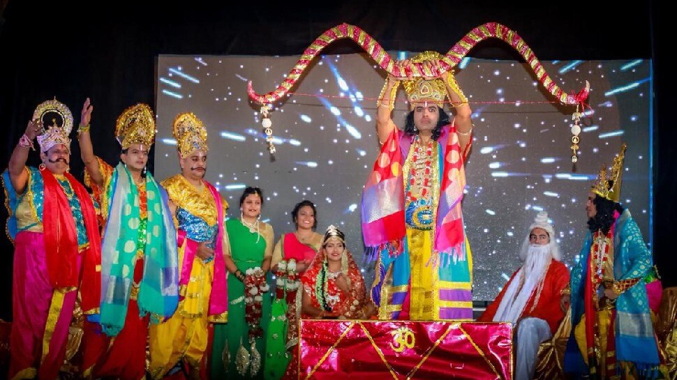 प्रयागराज की पथरचट्टी रामलीला: डबल स्टोरी स्टेज पर होता है मंचन, हवा में उड़ते हैं किरदार