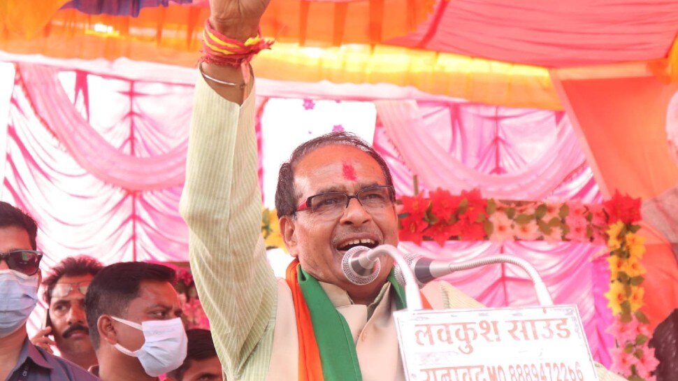 उपचुनाव में जुबानी जंग हुई तेज, सीएम शिवराज ने कहा- कमलनाथ एक-एक करके कांग्रेस में सबको निपटाते जा रहे हैं