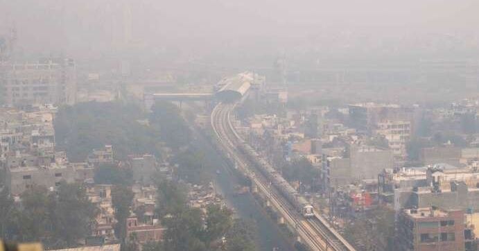 Delhi: राजधानी दिल्ली में बिगड़ने लगे हालात, हवा की गुणवत्ता हुई खराब