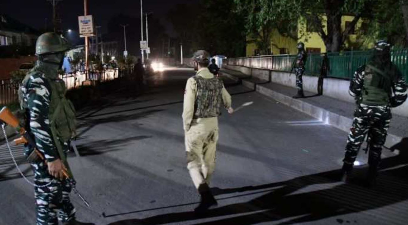 जम्मू-कश्मीर में आतंकियों की कायराना हरकत, गोलगप्पा बेचने वाले बिहार के शख्स की गोली मारकर हत्या