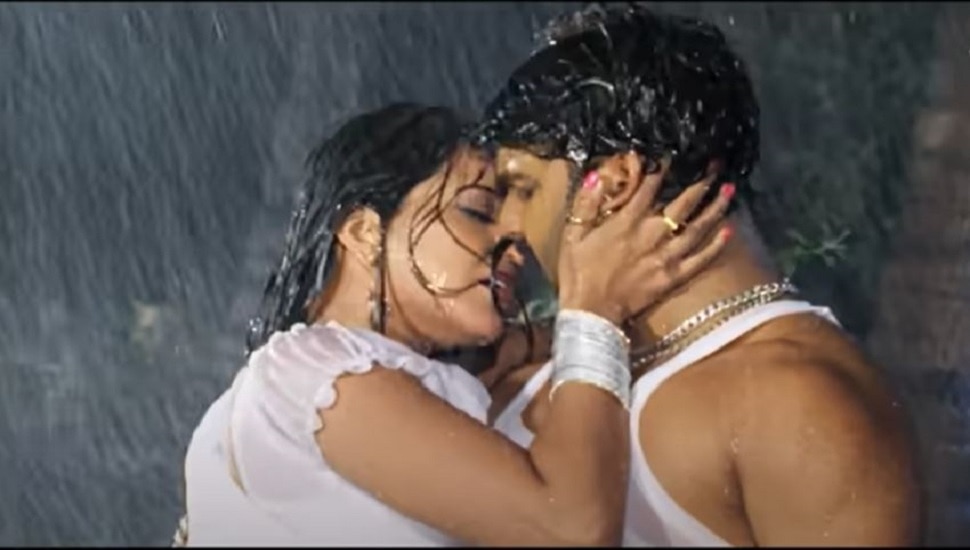 डर रहे थे पवन सिंह, मोनालिसा ने कहा 'जाए दो ए राजा' Video Viral