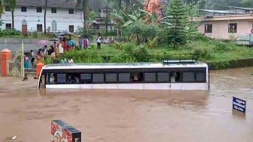 केरल में भारी बारिश की वजह आया सैलाब; छह लोगों की मौत, एक दर्जन लोग लापता