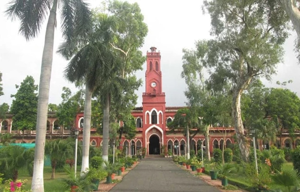 Sir Syed Day: कितनी बड़ी है Aligarh Muslim University? खबर पढ़कर रह जाएंगे हैरान