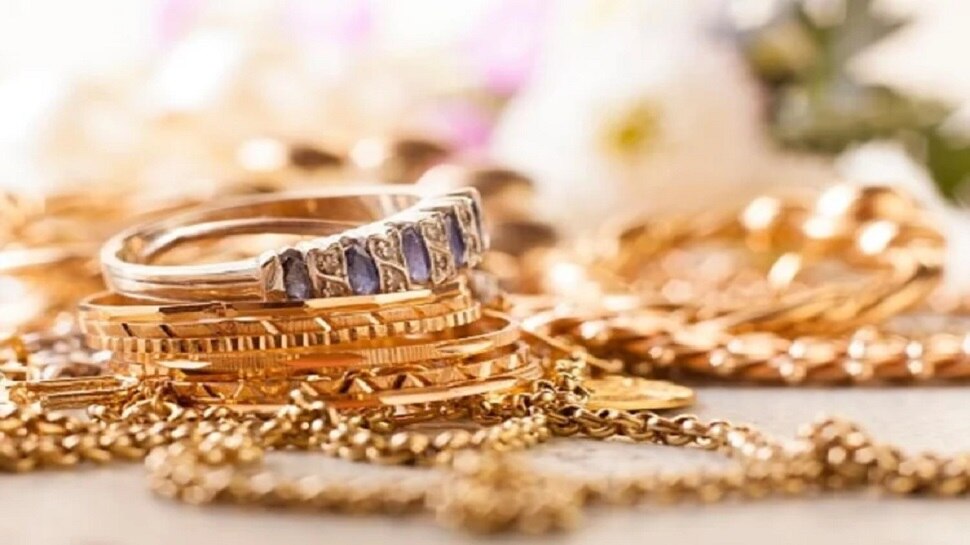 Gold-Silver Price Today: इतने रुपये सस्ता हुआ गोल्ड, जानें सिल्वर का क्या है लखनऊ में हाल?
